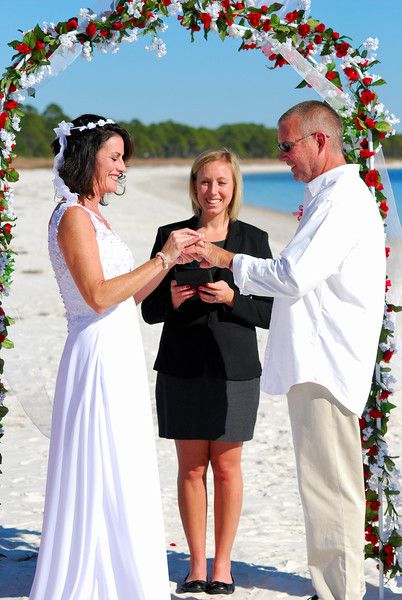 Ann and Troy exchanging rings. Picture by Corbett's Media.