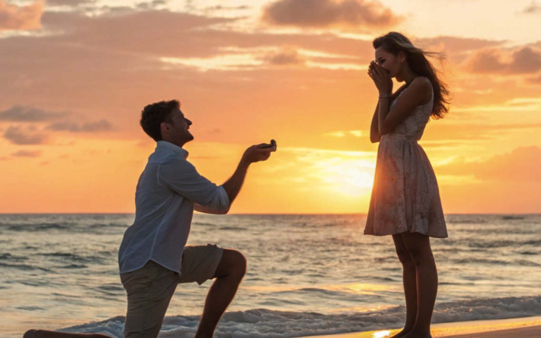 The Most Wonderful Time to Propose: Holiday Engagement Inspiration